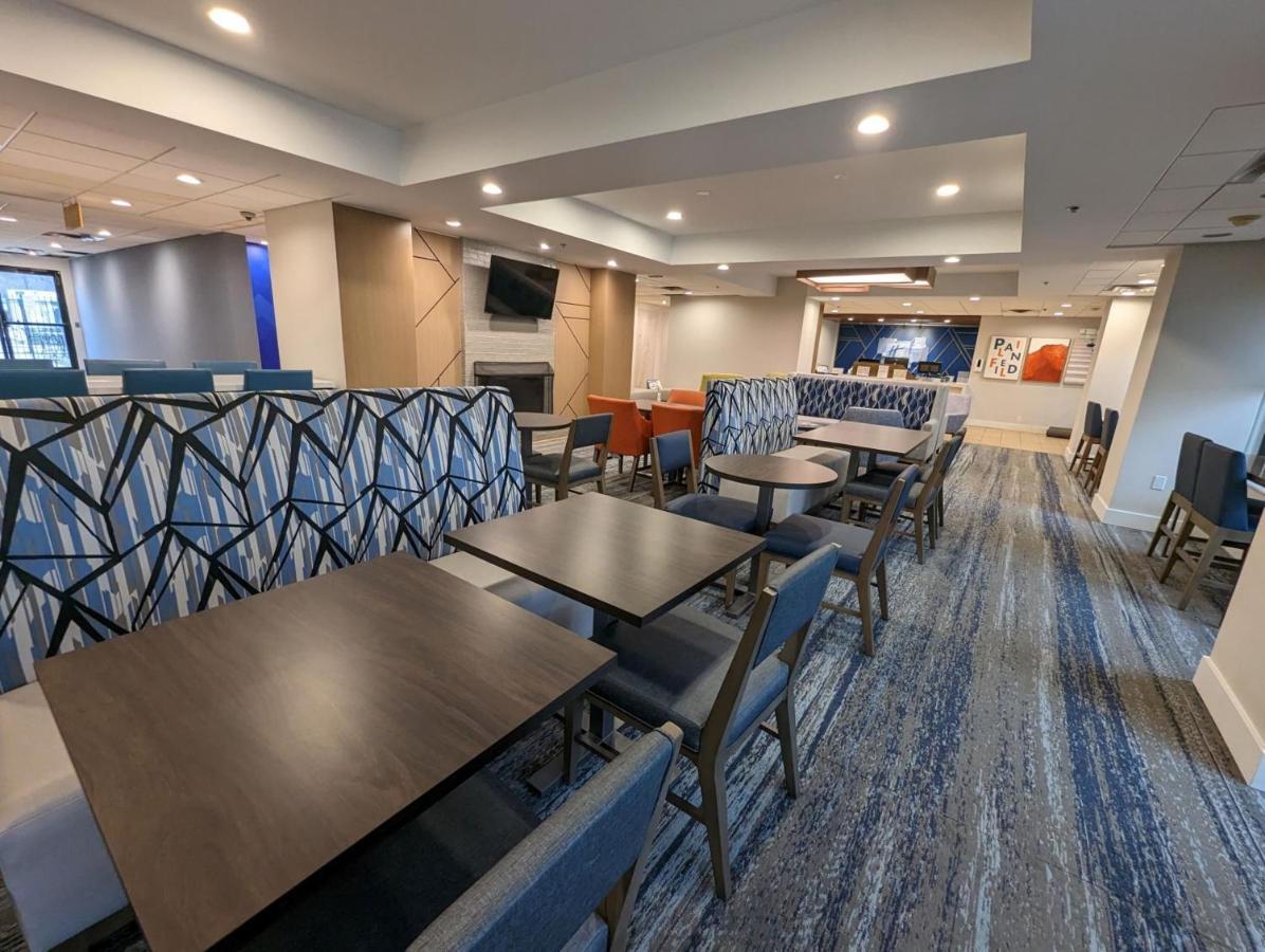 Holiday Inn Express Indianapolis Airport By Ihg Plainfield Extérieur photo