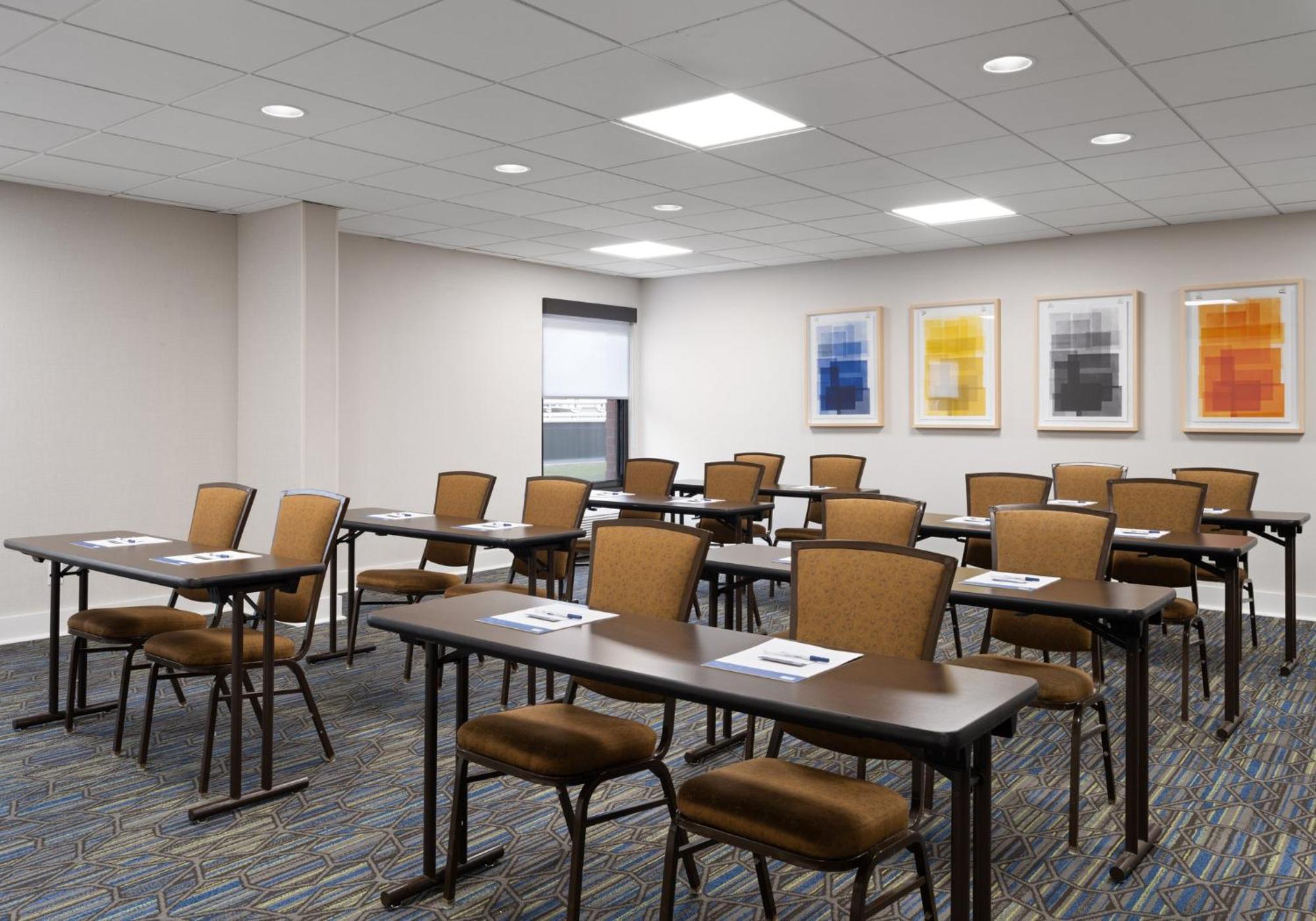 Holiday Inn Express Indianapolis Airport By Ihg Plainfield Extérieur photo